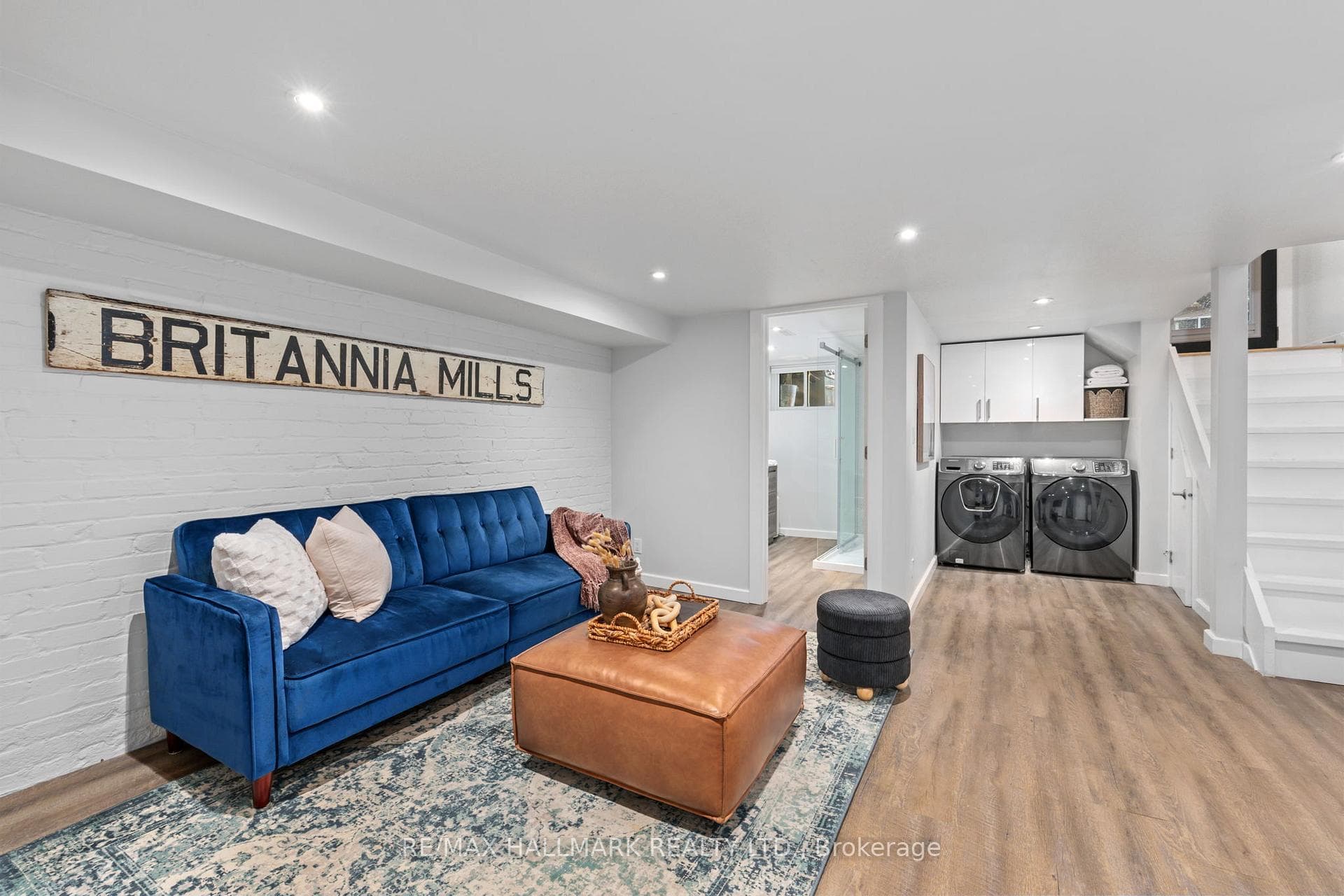 424 Kingston Road photo 27