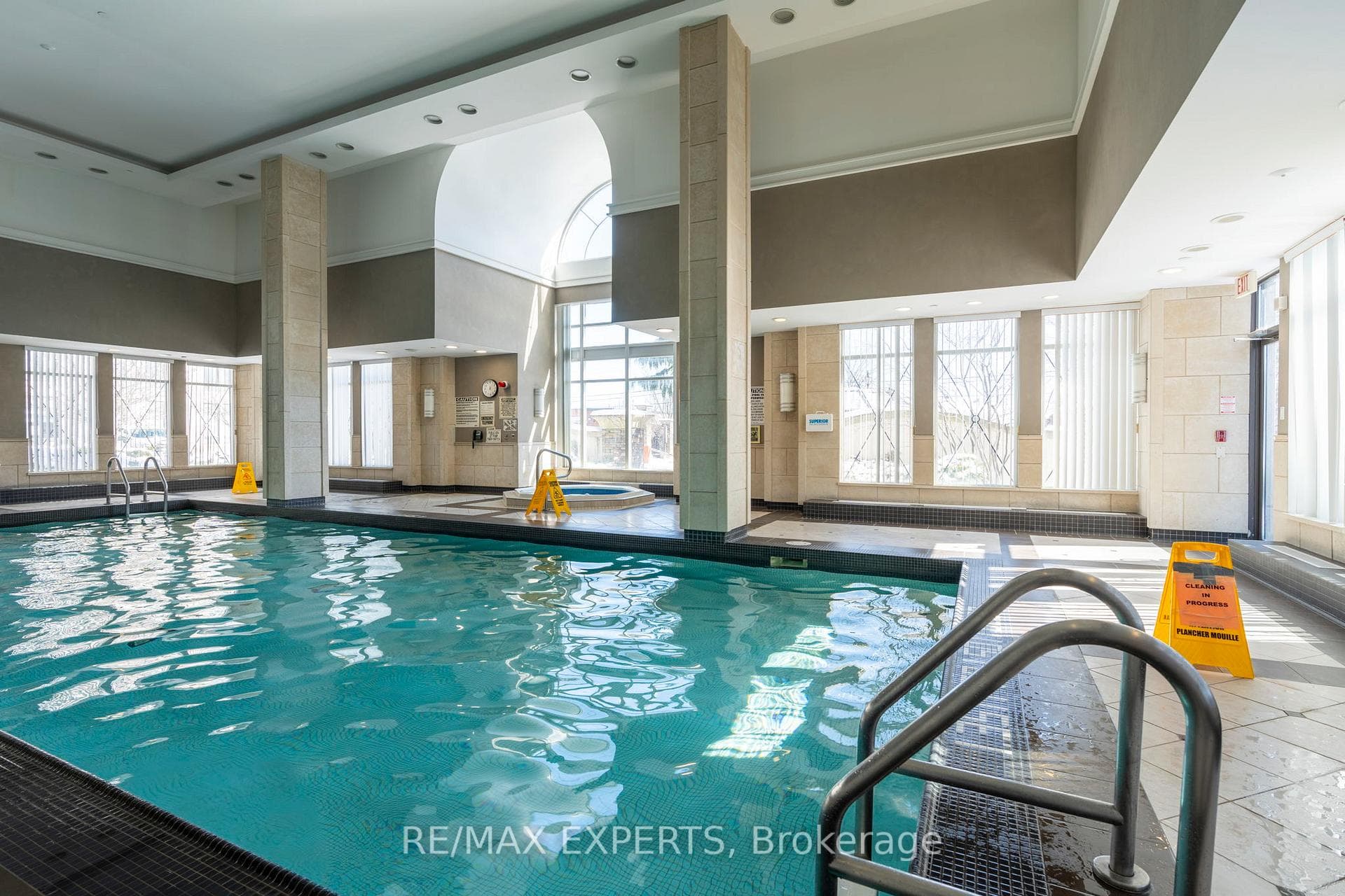330 Red Maple Road Unit 608 photo 25