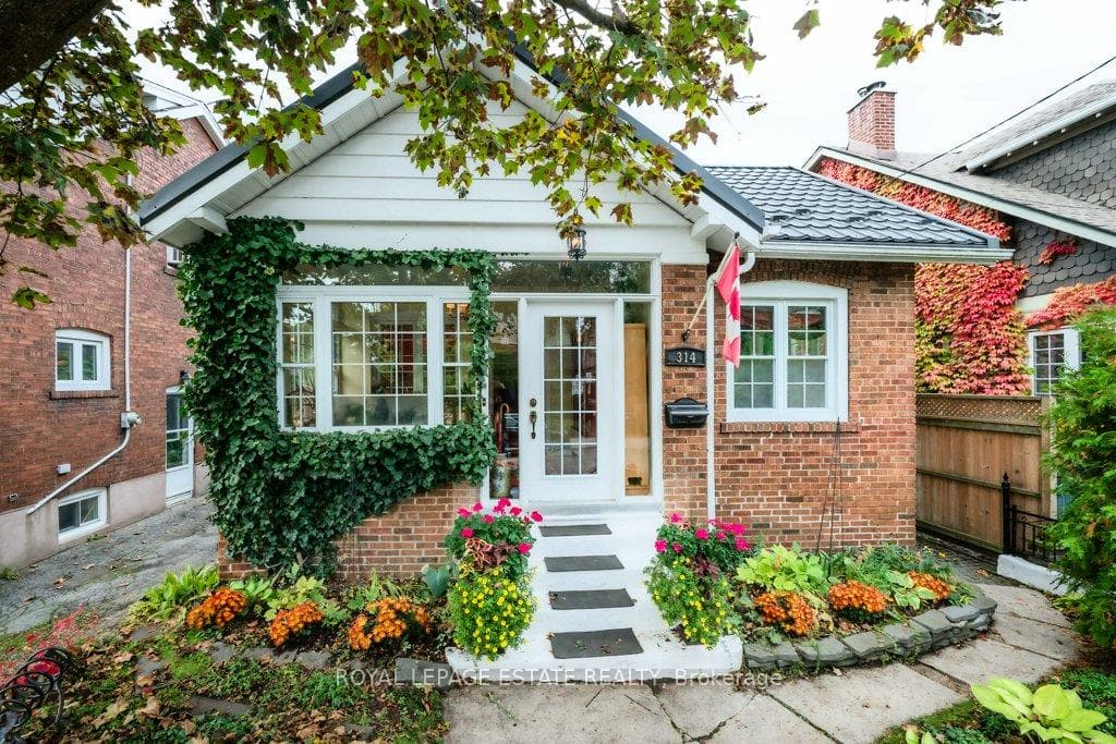 314 Scarborough Road photo 43