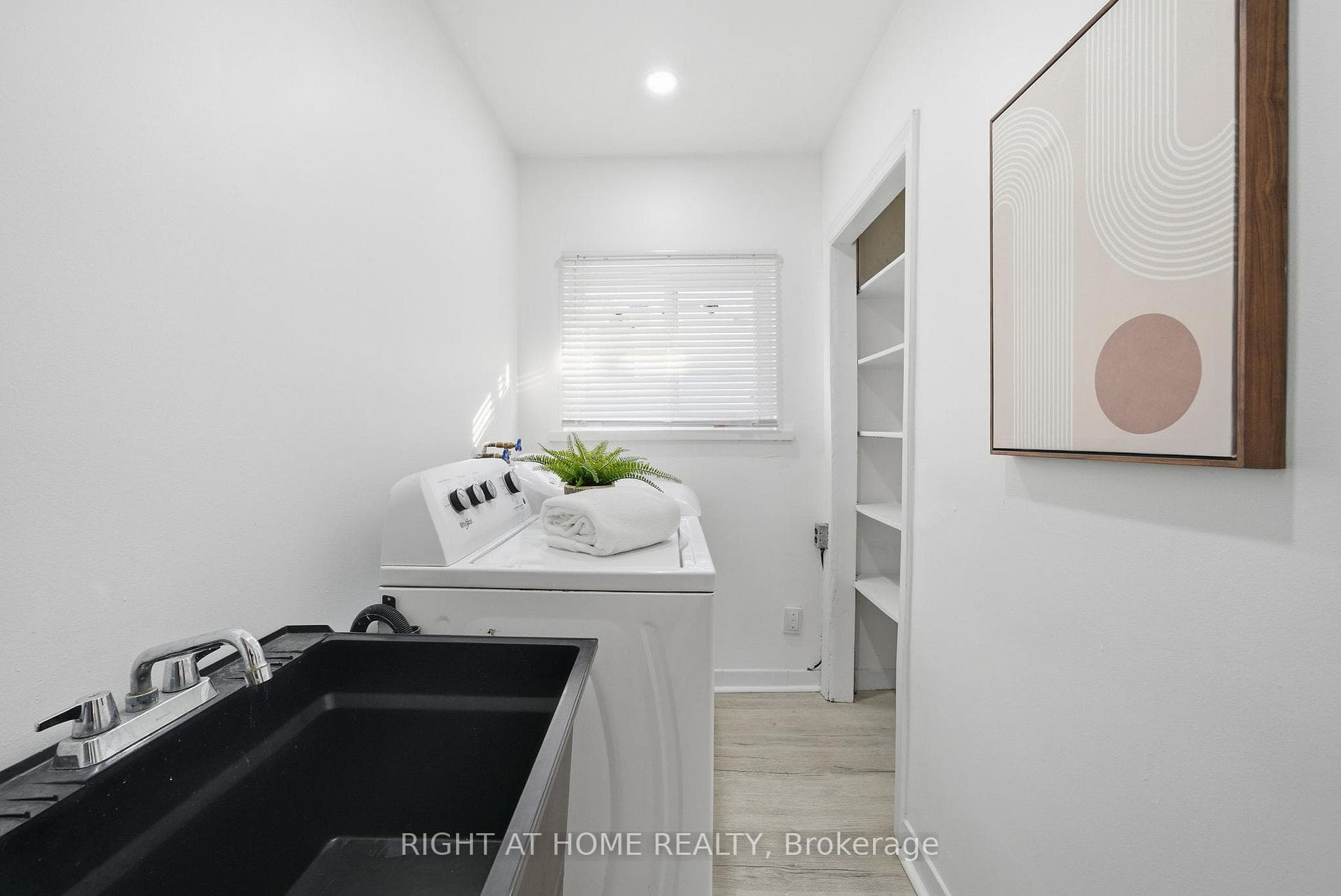 708 Carnegie Avenue photo 13