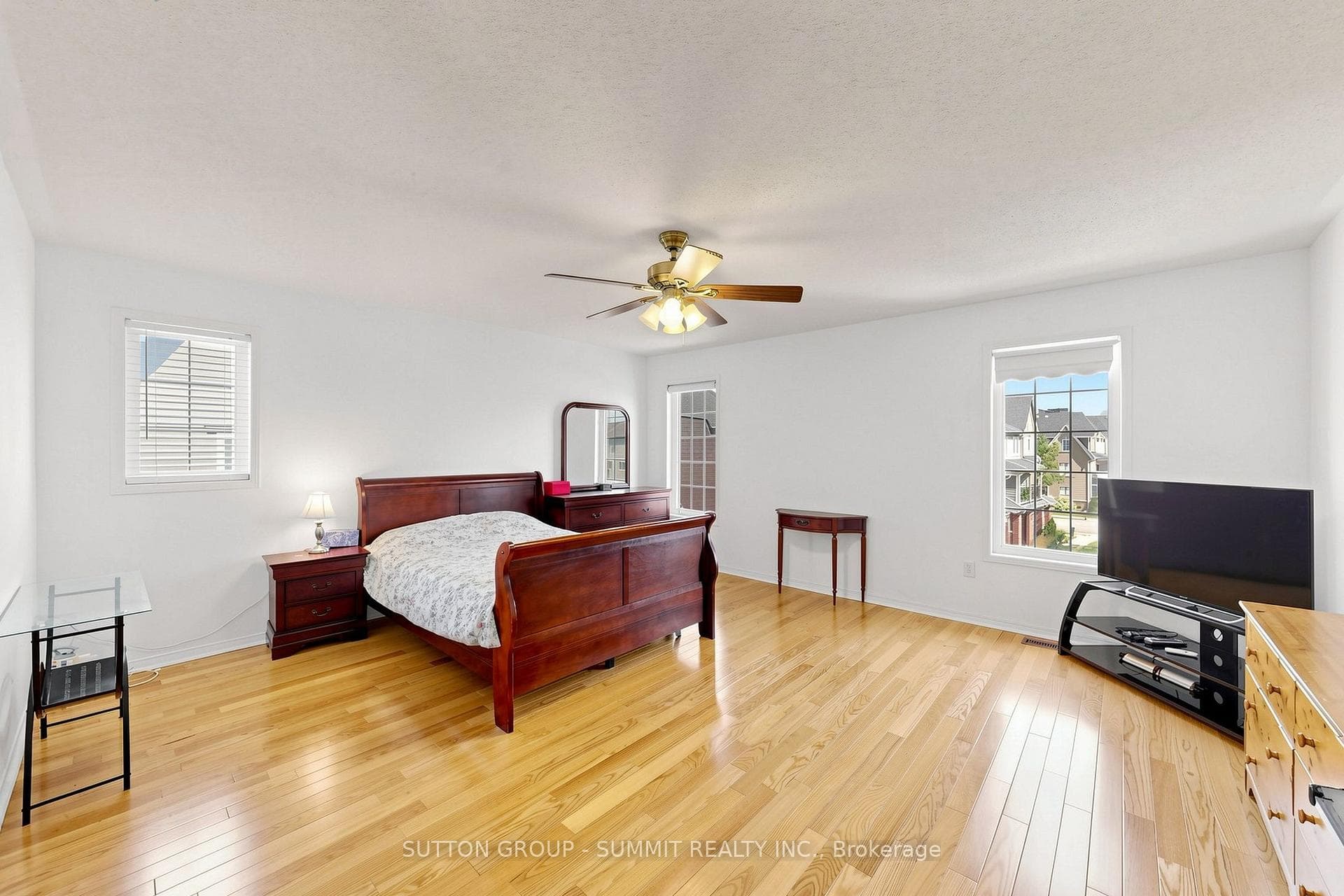 141 Gatwick Drive photo 37