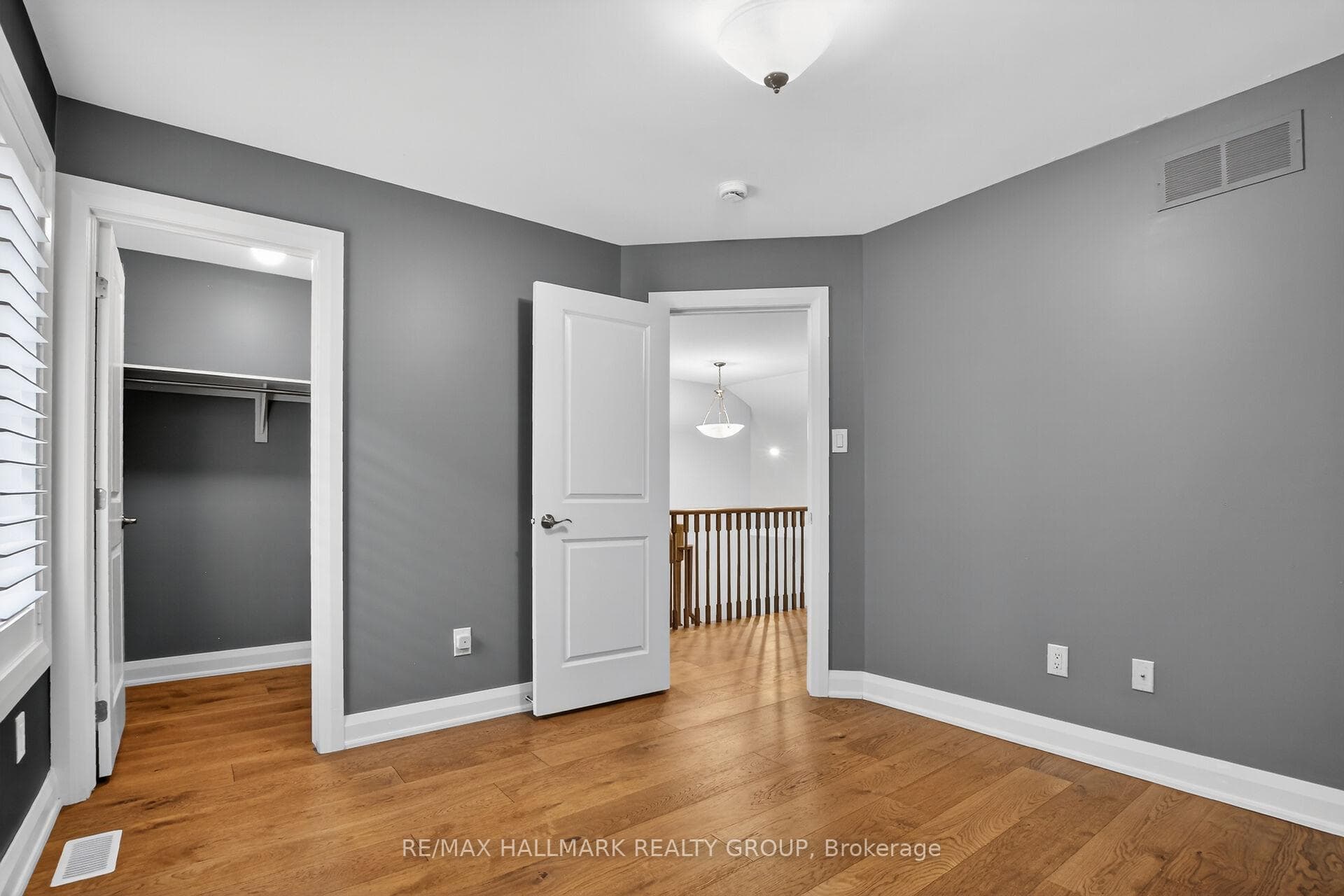 341 Serenade Crescent photo 23