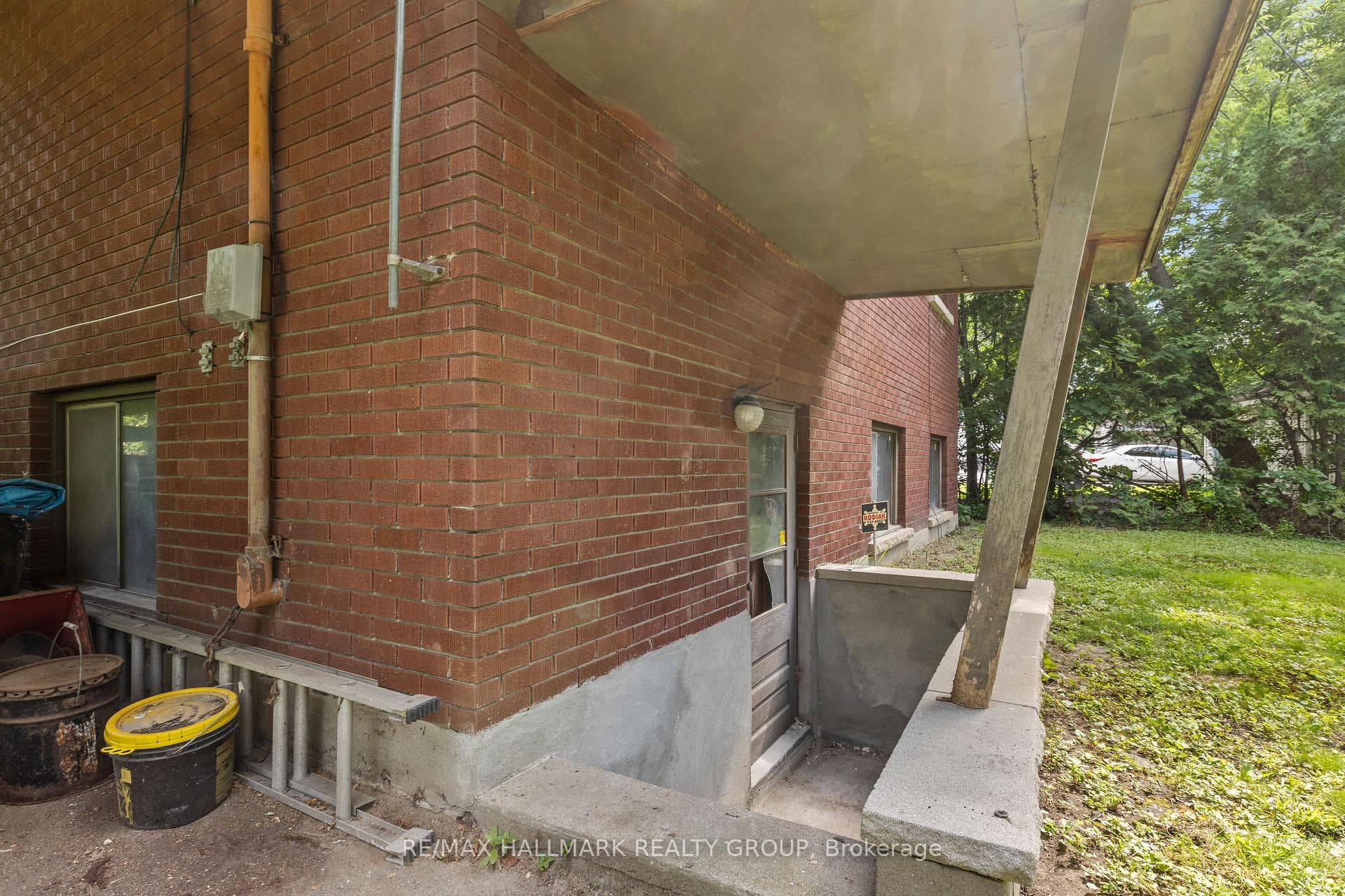 492 Vernon Avenue photo 32