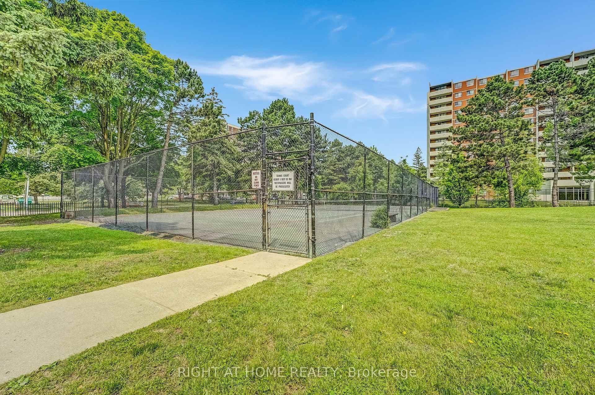1250 Bridletowne Circle Unit 901 photo 23