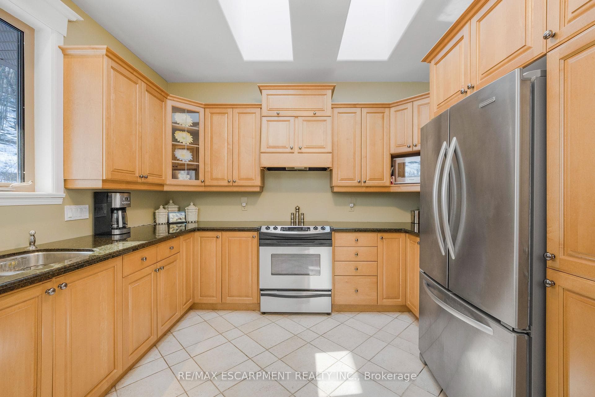 130 DORCHESTER Drive photo 9