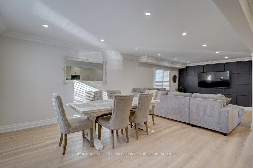 1204 Ashgrove Crescent photo 7