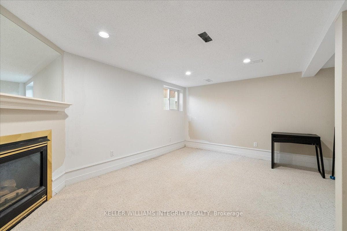1798 Stonehenge Crescent photo 28