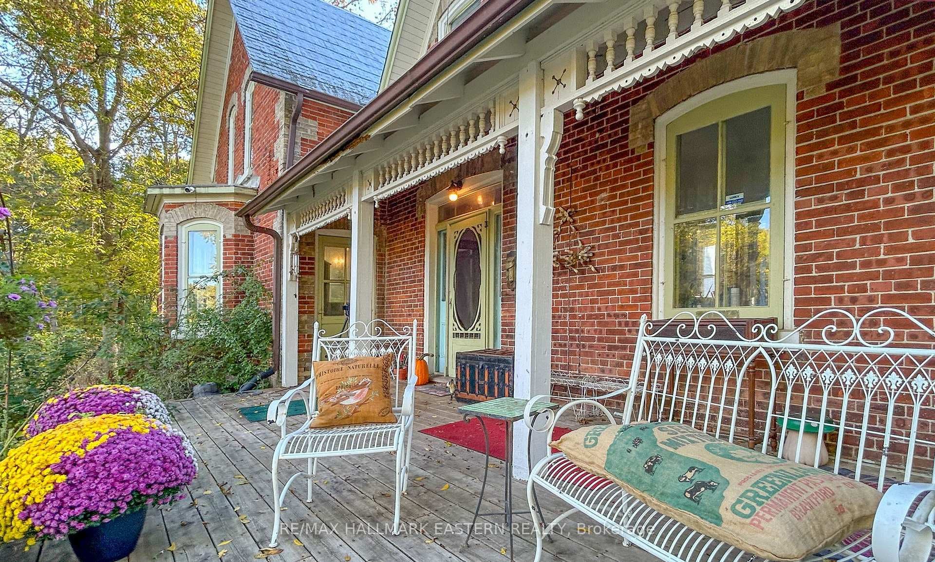 Front verandah faces east to Farmer's sunrise