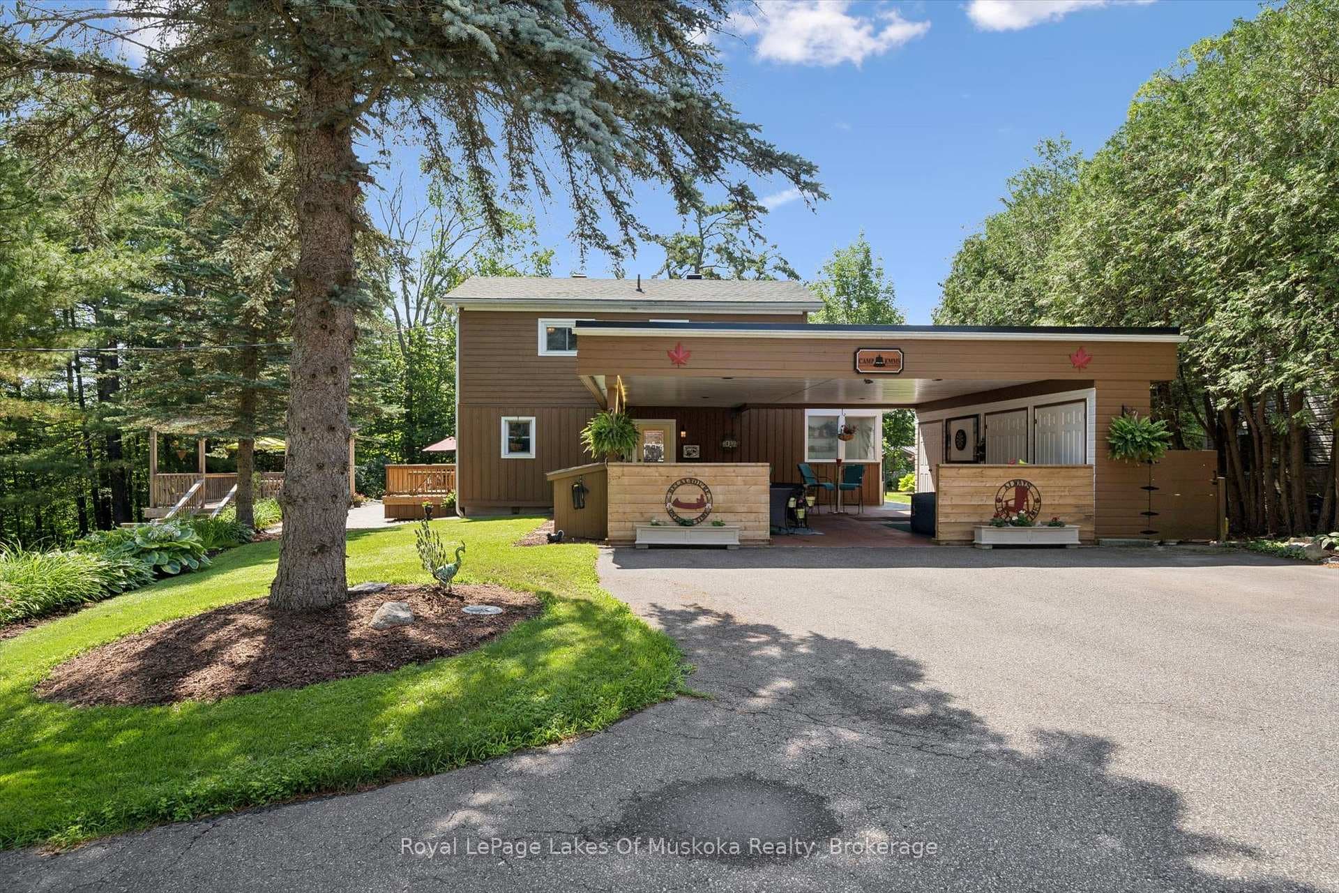 1012 Grey Street photo 4