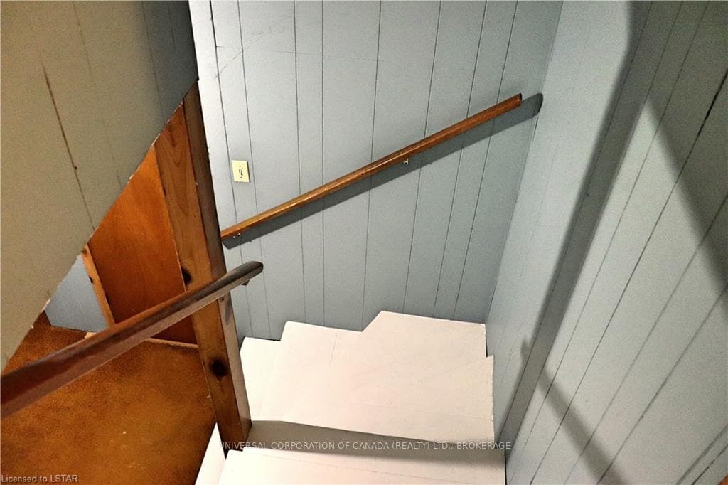 23 MOORE Avenue photo 24