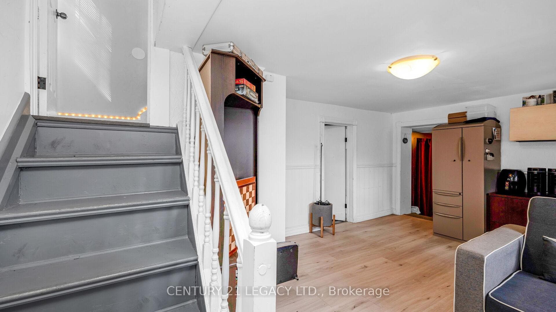 2842 Forks Of The Credit Road photo 31