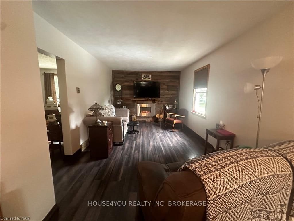 81 BOOTH Street photo 17