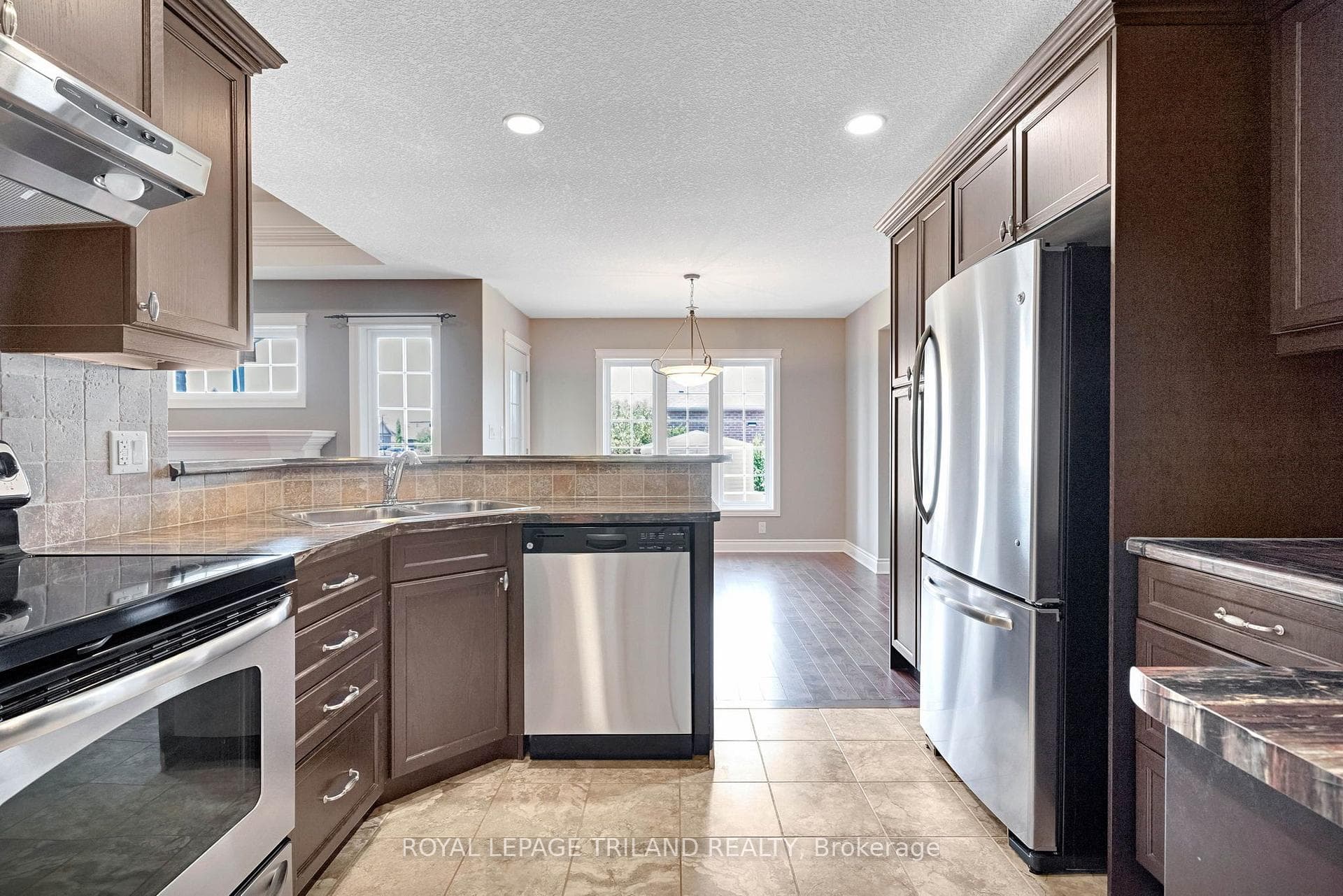 35 Cassie Crescent photo 20