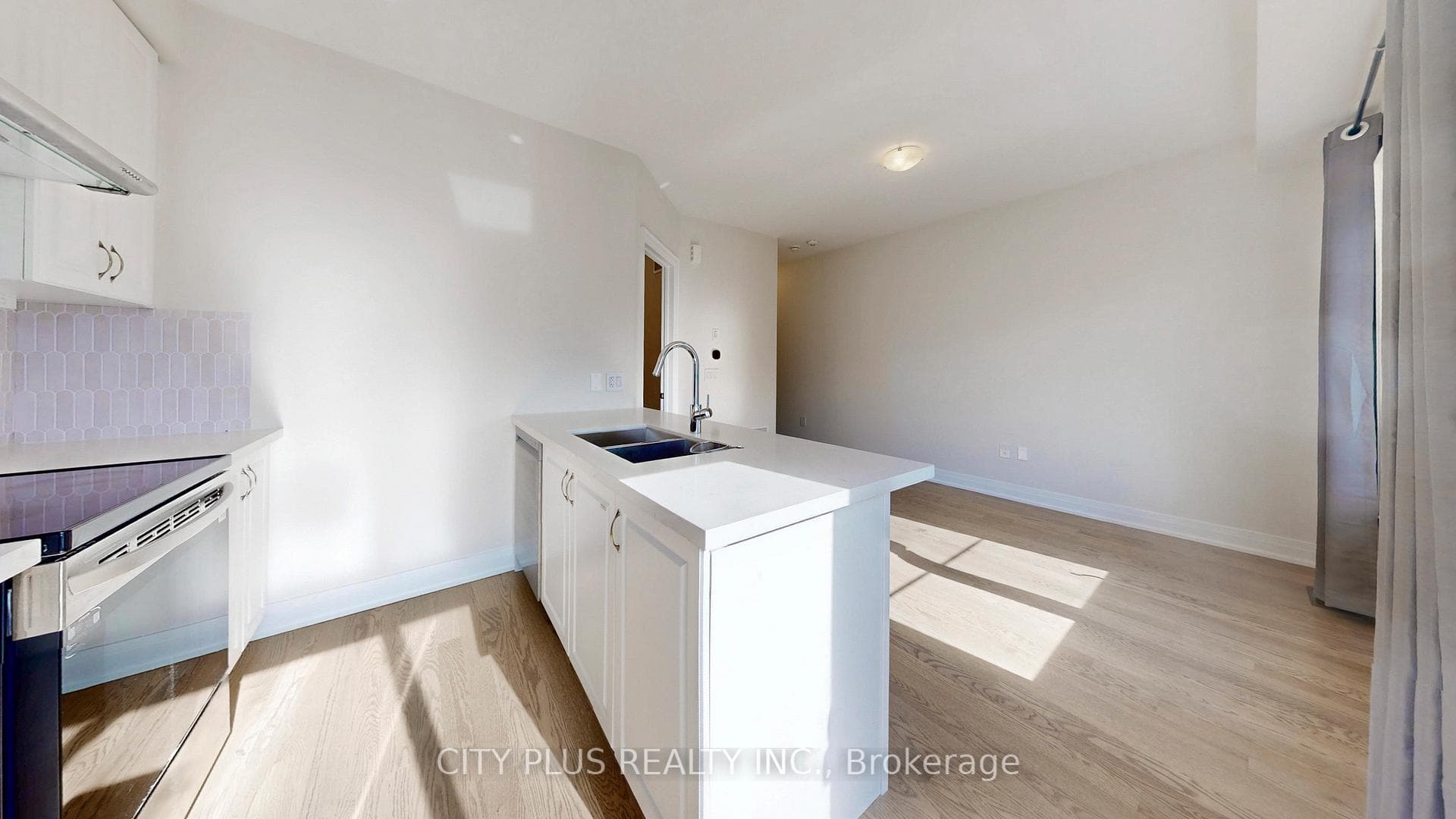 9400 Bayview Avenue Unit Coach House photo 8