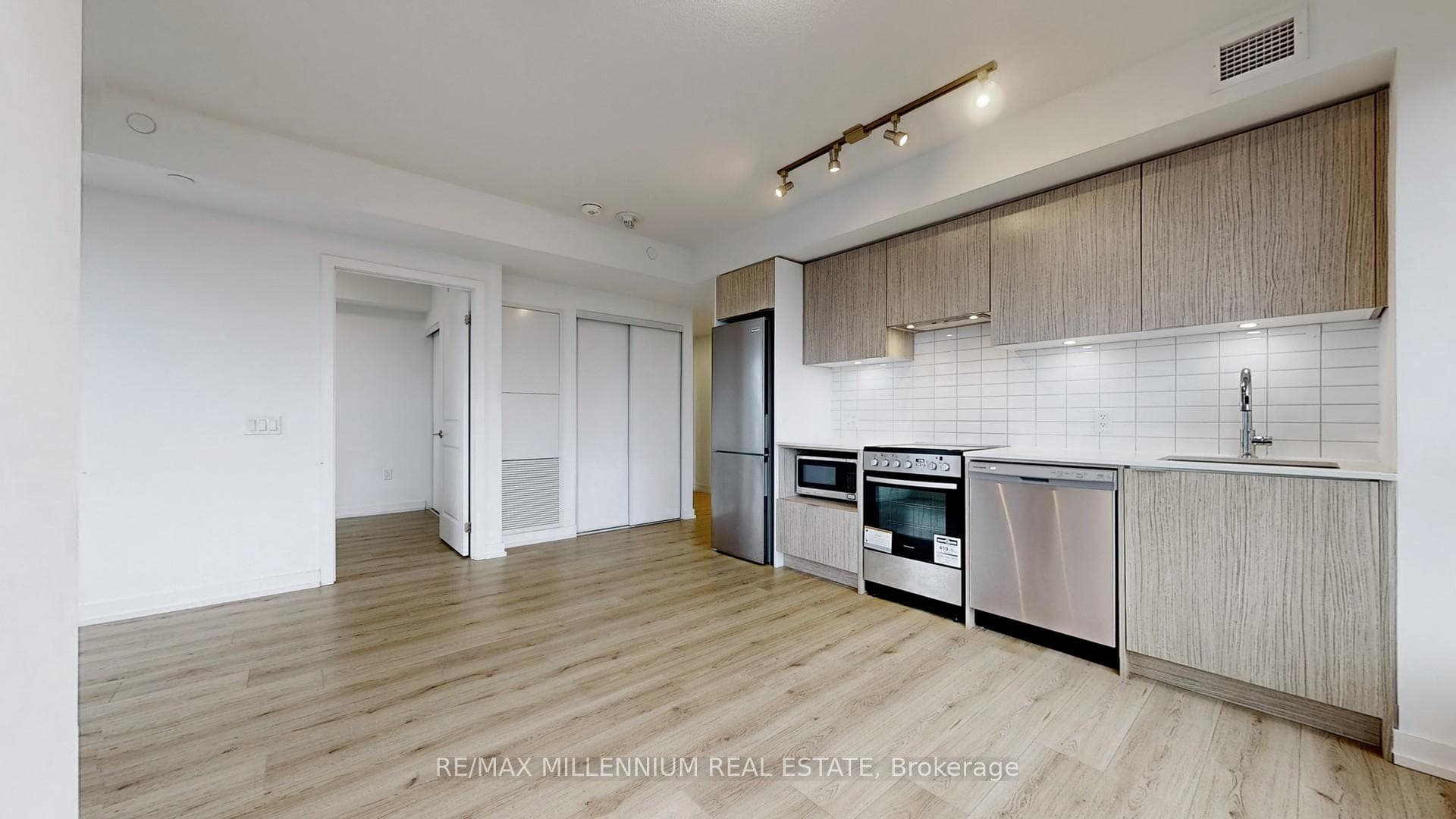 395 BLOOR Street Unit 3010 photo 8