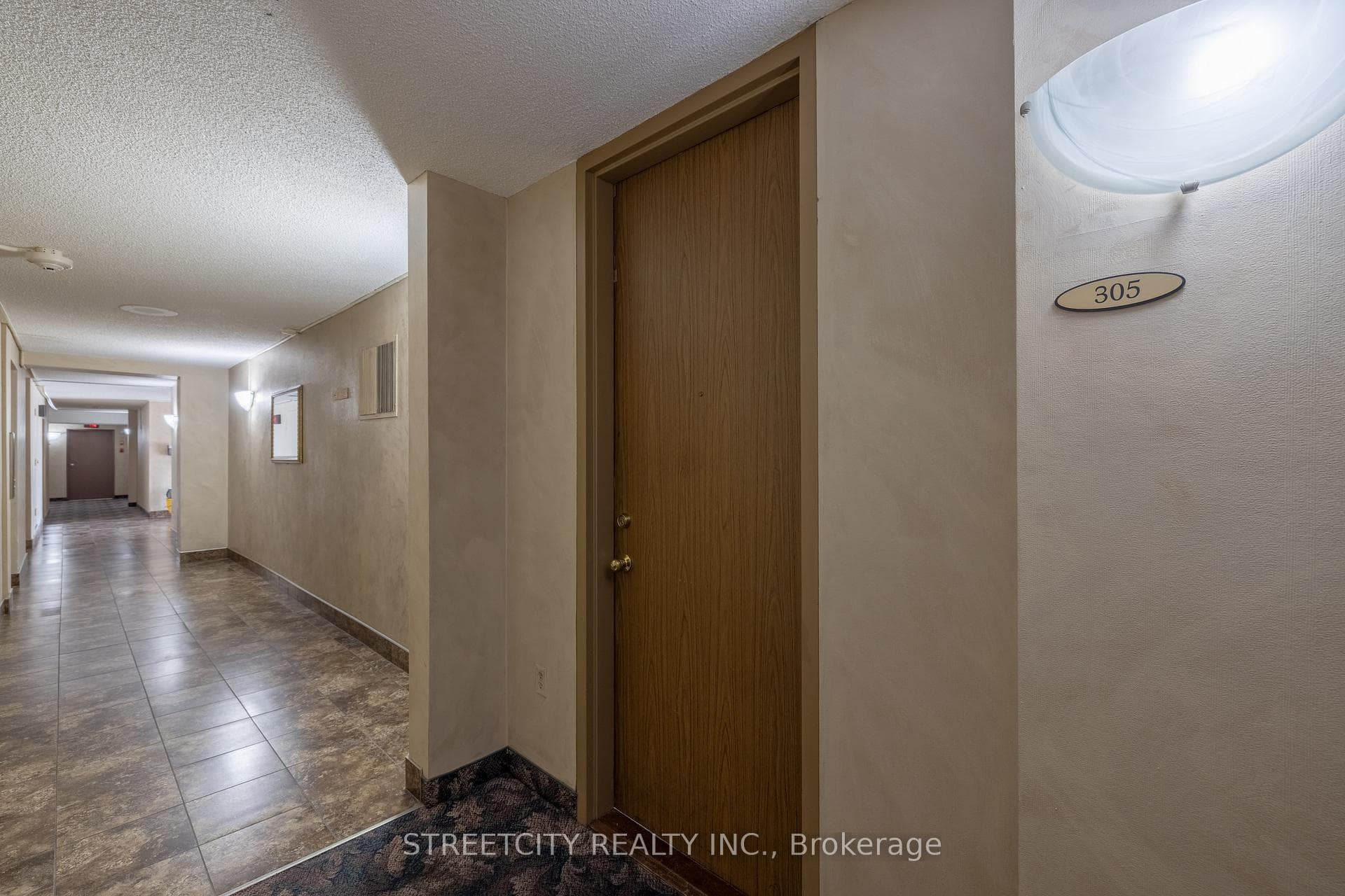389 Dundas Street Unit 305 photo 12