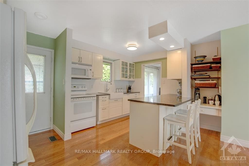 6 BAINBRIDGE Avenue photo 10