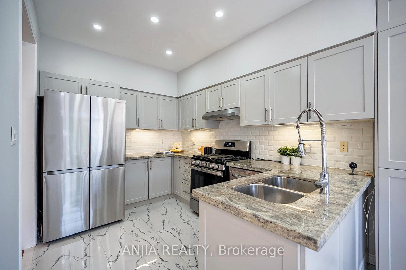 82 Belford Crescent photo 17