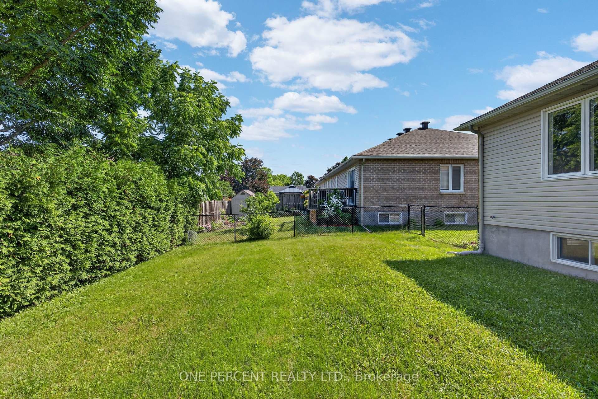 17 Dr Gordon Crescent photo 33