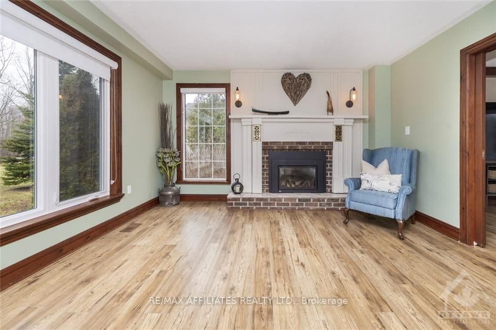 104 BARRACH Street photo 5