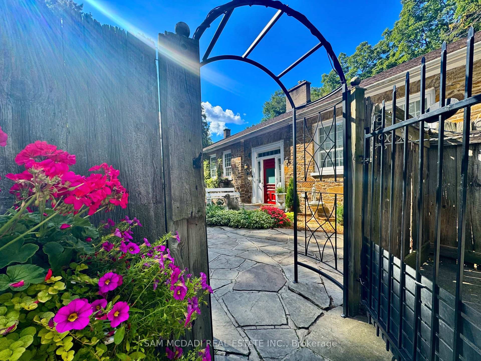 85 Yorkleigh Avenue photo 35