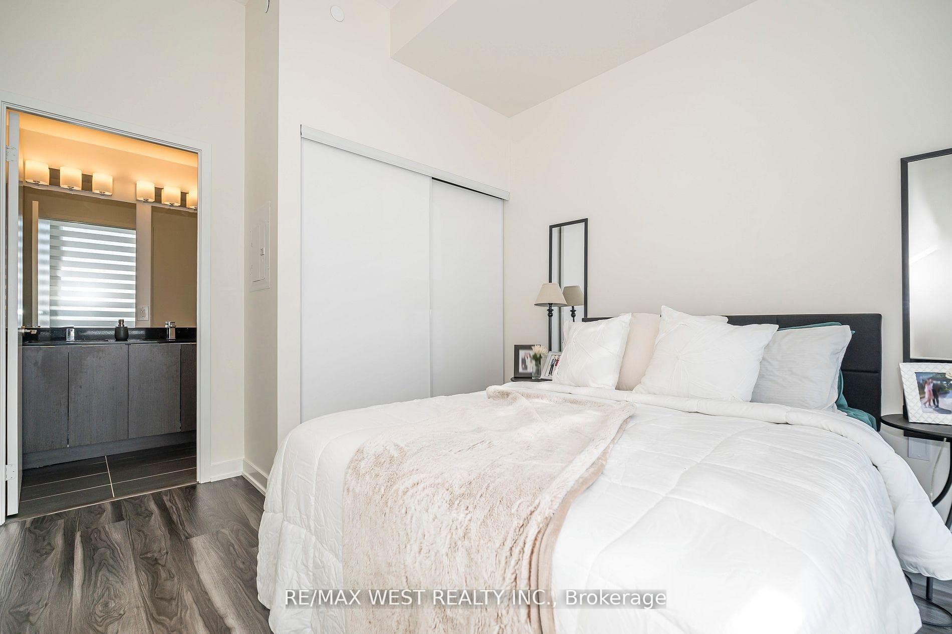 859 The Queensway N/A Unit 813 photo 15
