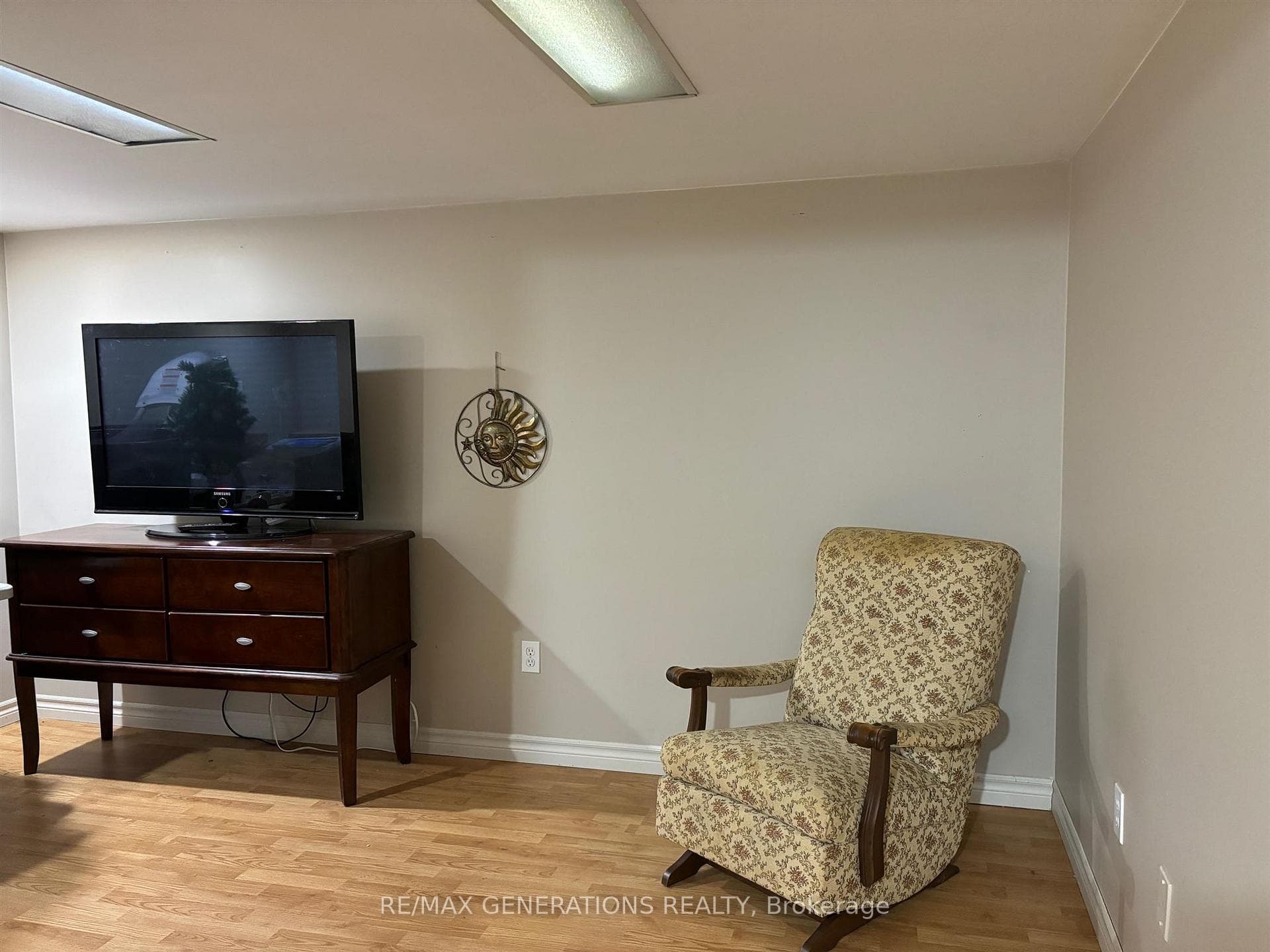 314 Leslie Avenue photo 7
