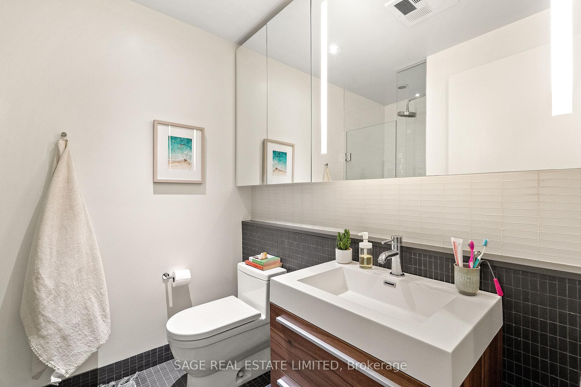 8 Dovercourt Road Unit 216 photo 8