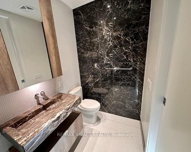 11 Yorkville Avenue Unit 6009 photo 17