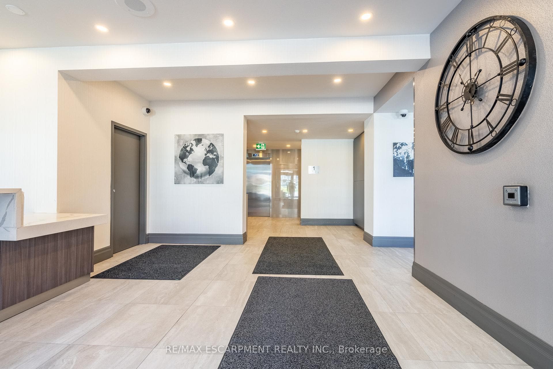 1270 Maple Crossing Boulevard Unit 1403 photo 5