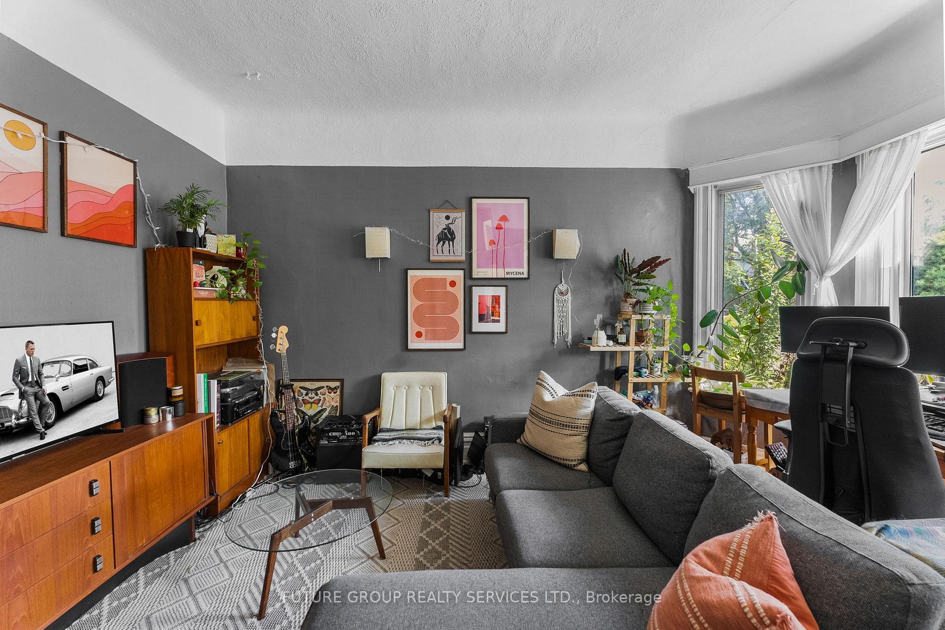 Main Fl Unit Living Room