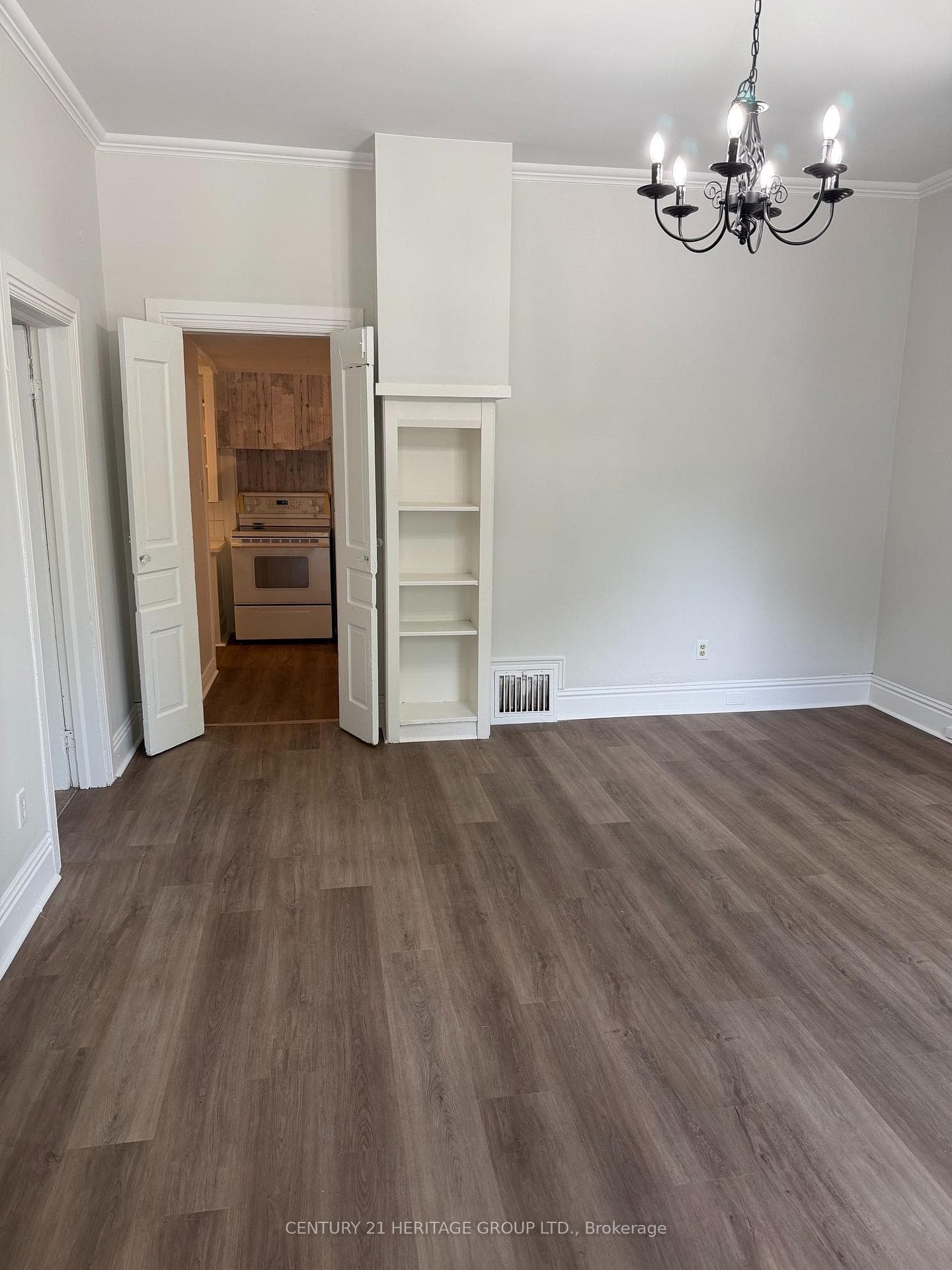 349 Eagle Street photo 6