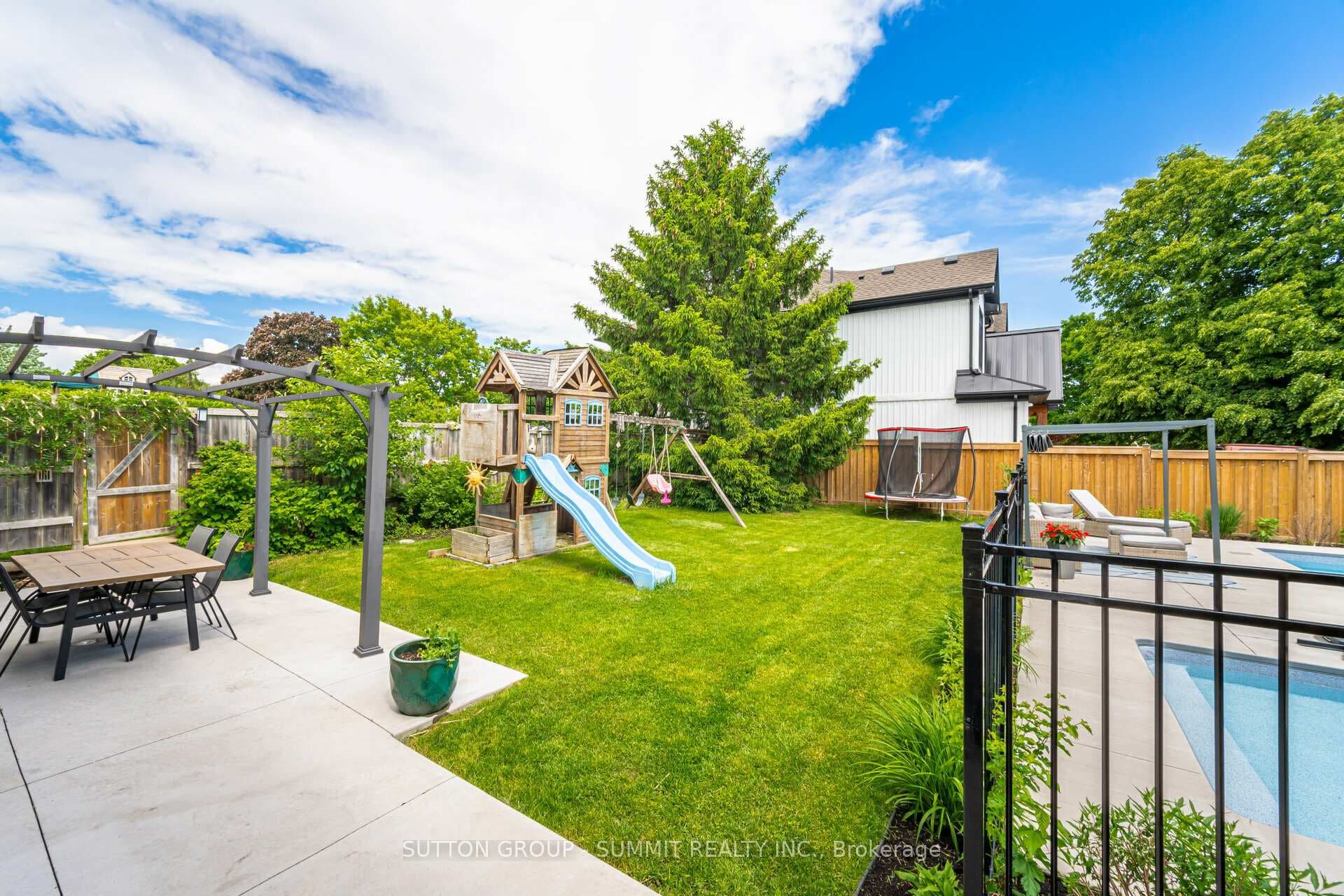 824 Cedarbrae Avenue photo 24