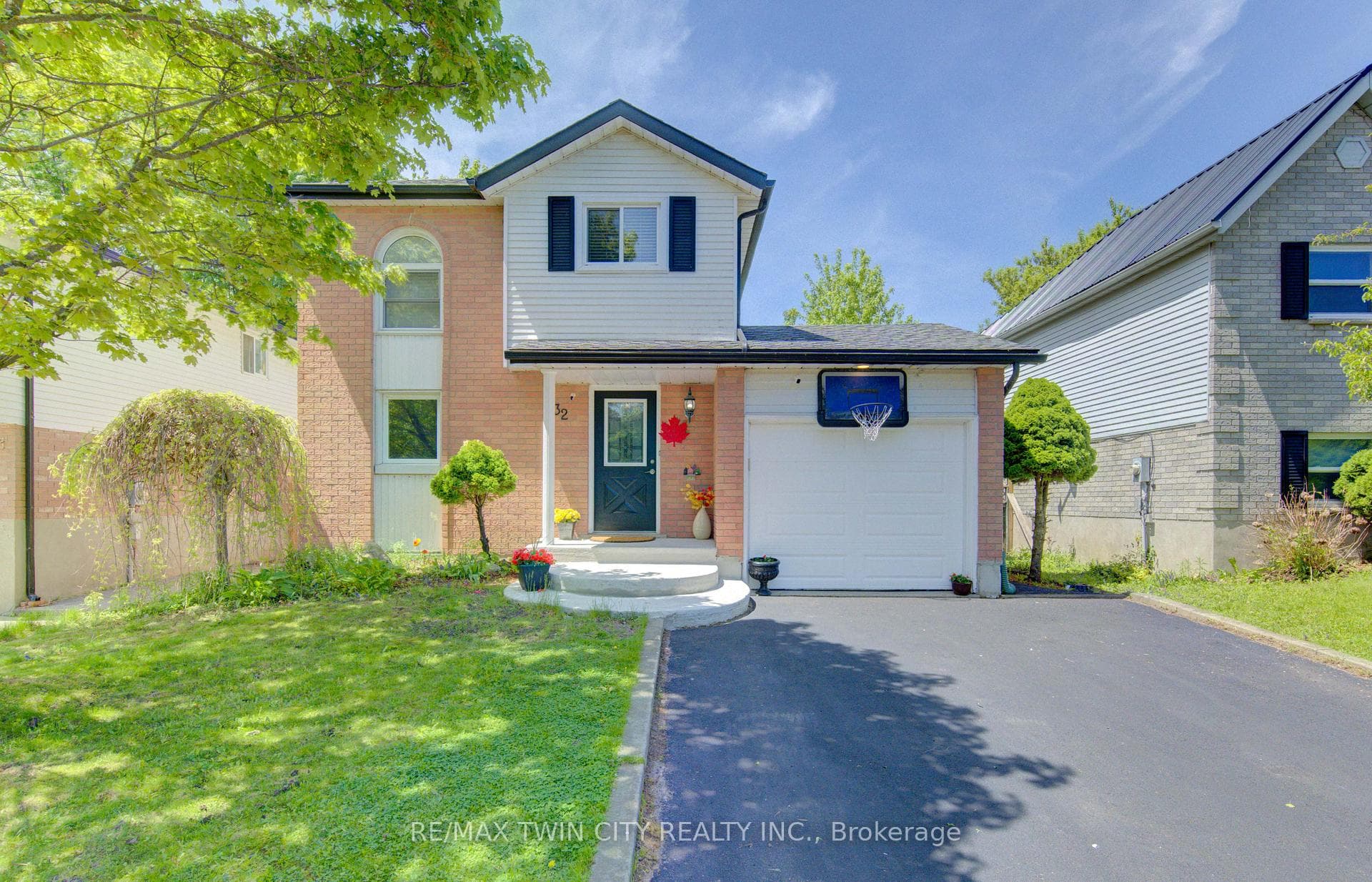 32 ENFIELD Drive photo 1