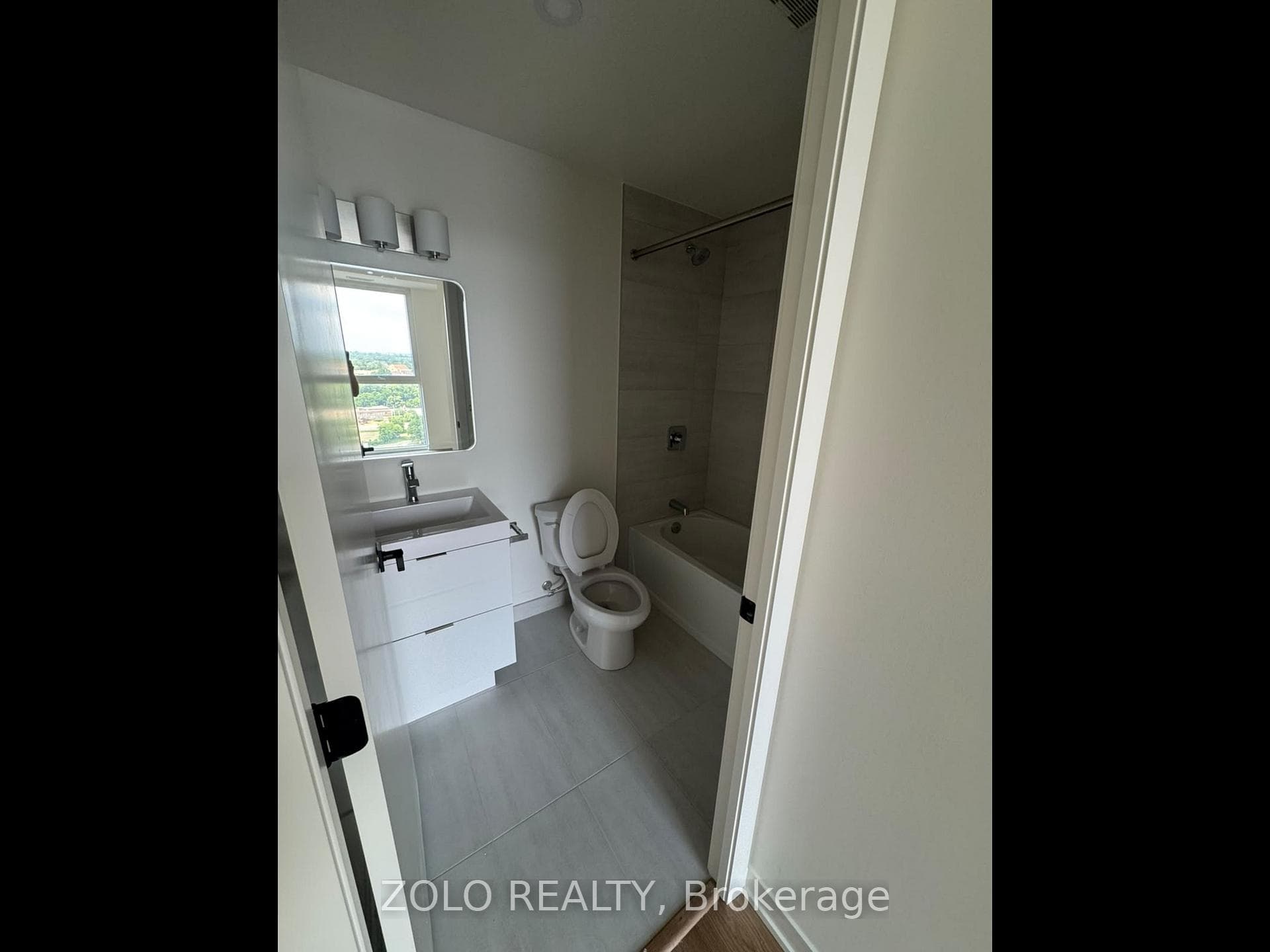 33 Erie Avenue Unit 1608 photo 6