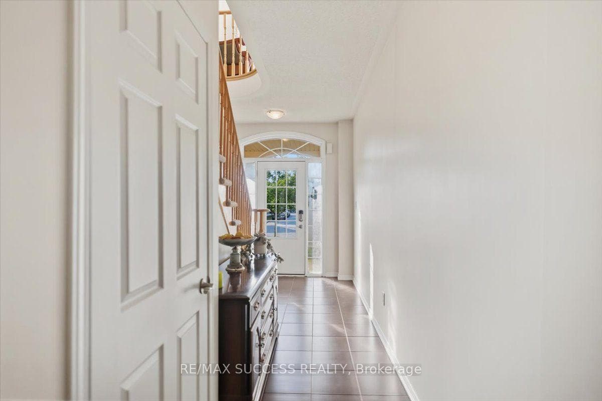 205 Nisbet Boulevard photo 3