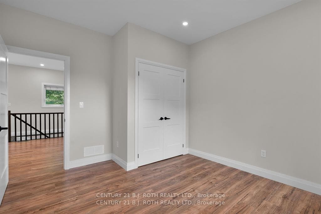 369 Mississaga Street photo 12