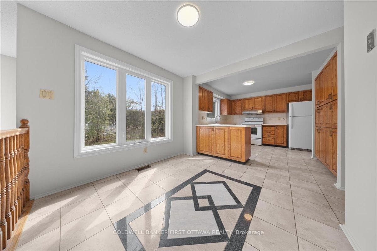 1841 Thistleleaf Crescent photo 13