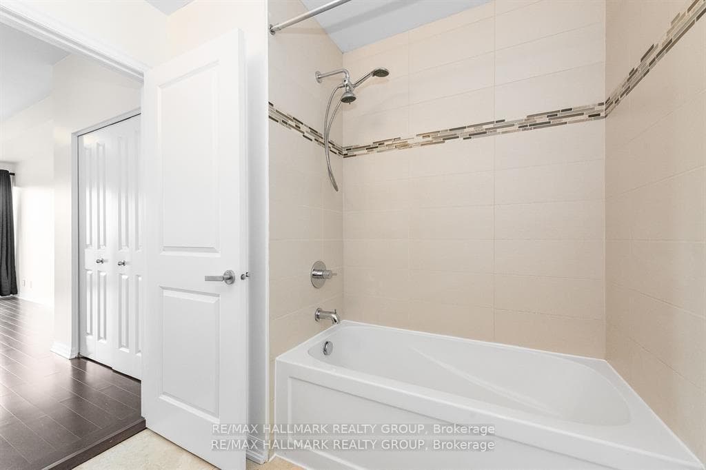 242 Rideau Street Unit PH1-2702 photo 26