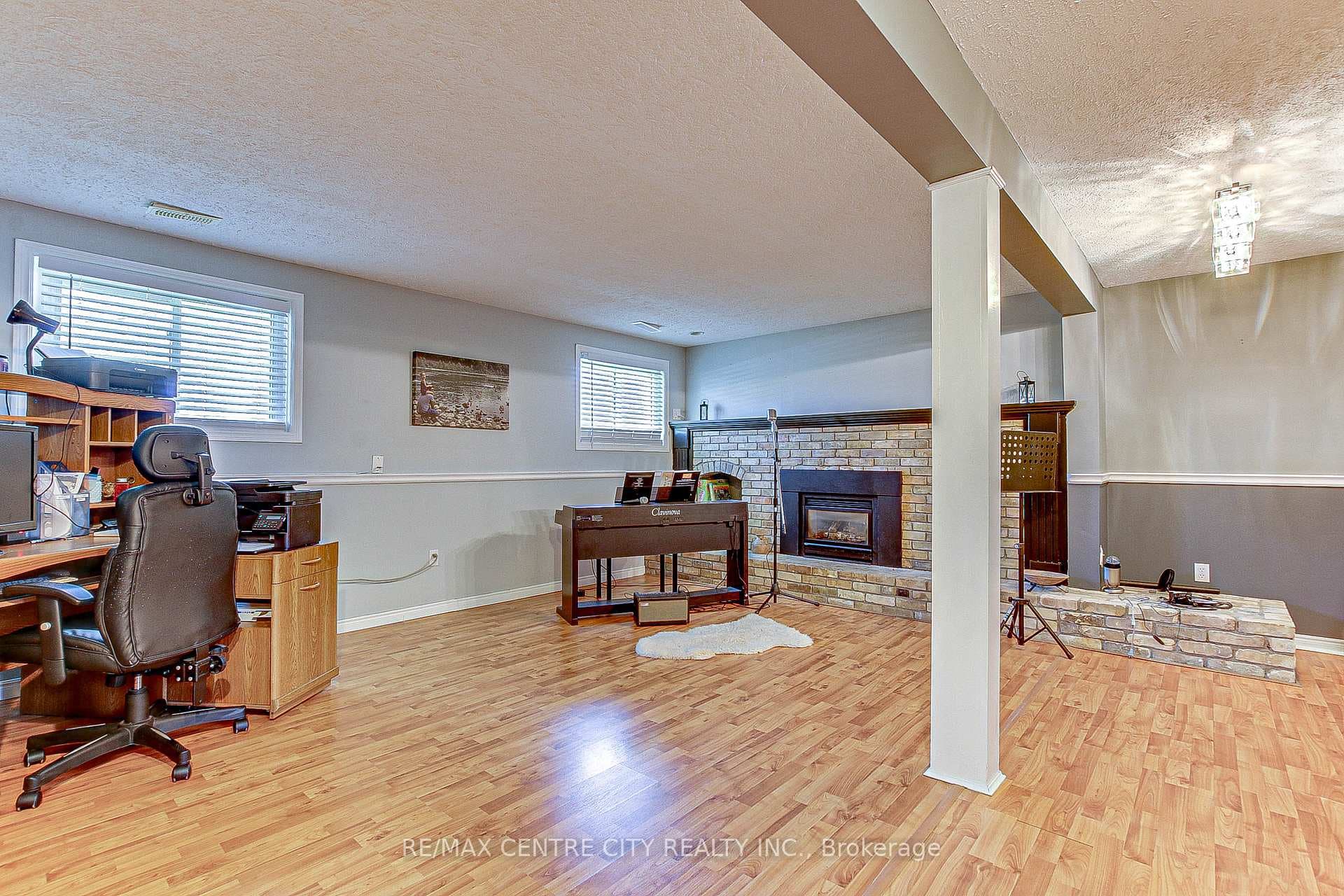 20 LUTON Crescent photo 16