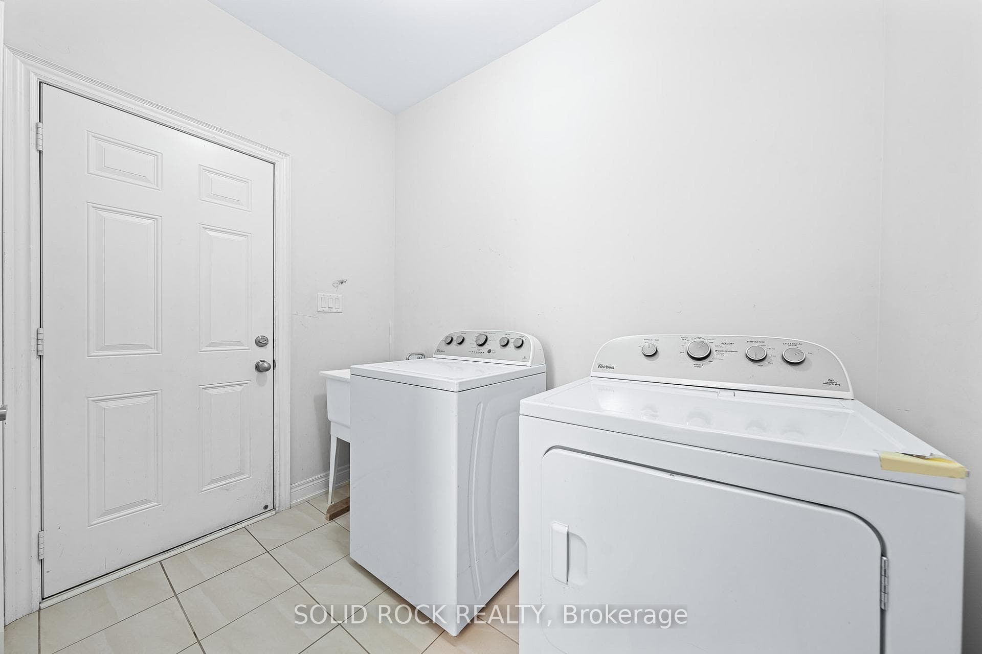 122 Mcdonnell Crescent photo 40