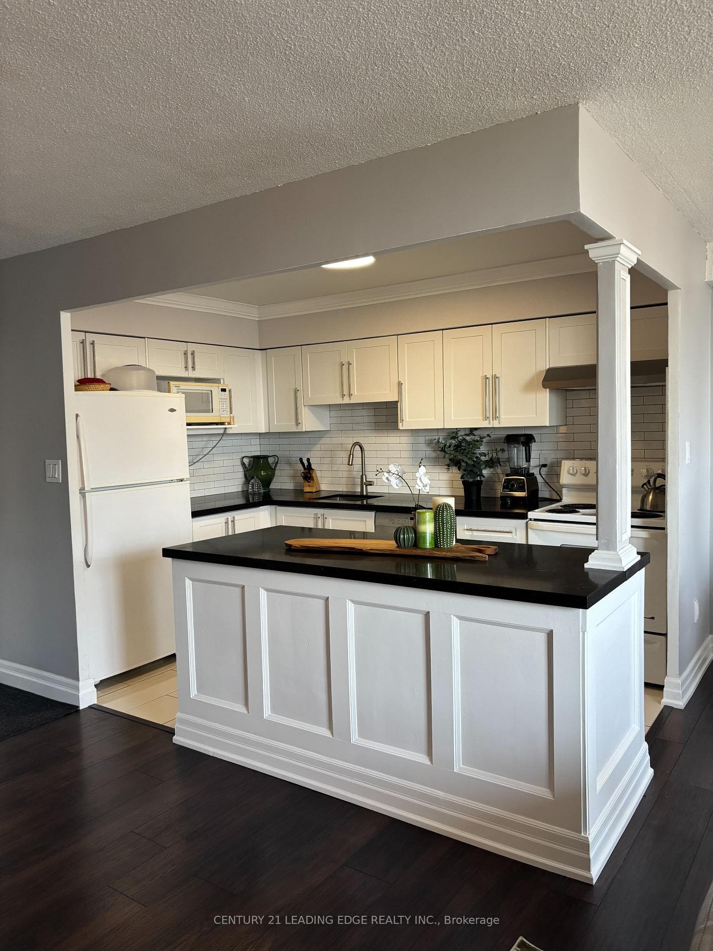 10 Edgecliff Golfway Unit 1704 photo 6