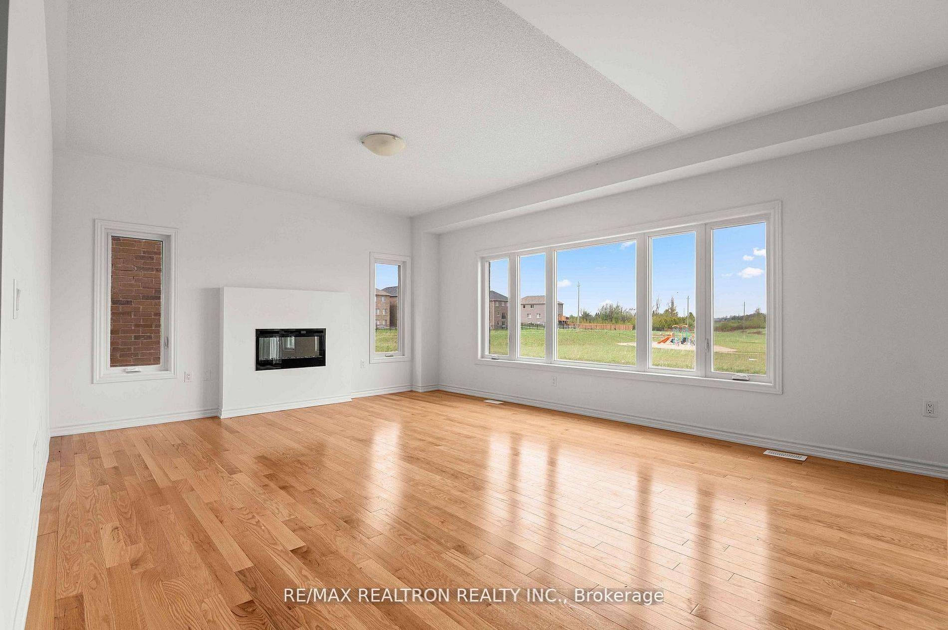 434 Vandusen Avenue photo 5