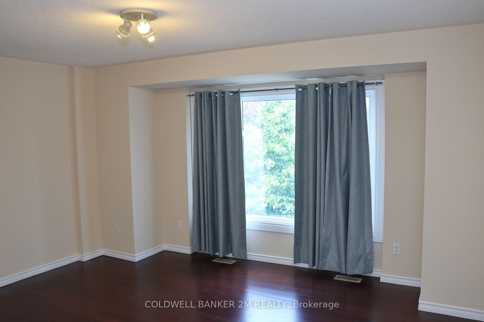 Large front facing - Third Bedroom
