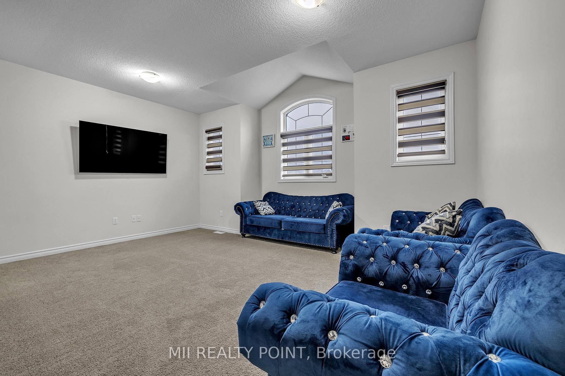 145 Links Crescent photo 14