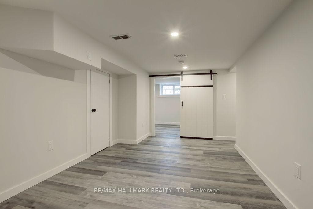 51 Stamford Square Unit Bsmt photo 15