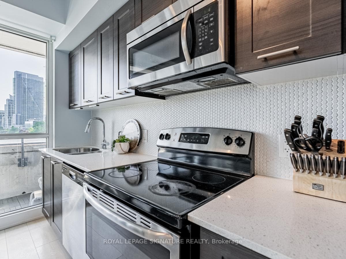 2200 Lakeshore Boulevard Unit 714 photo 19