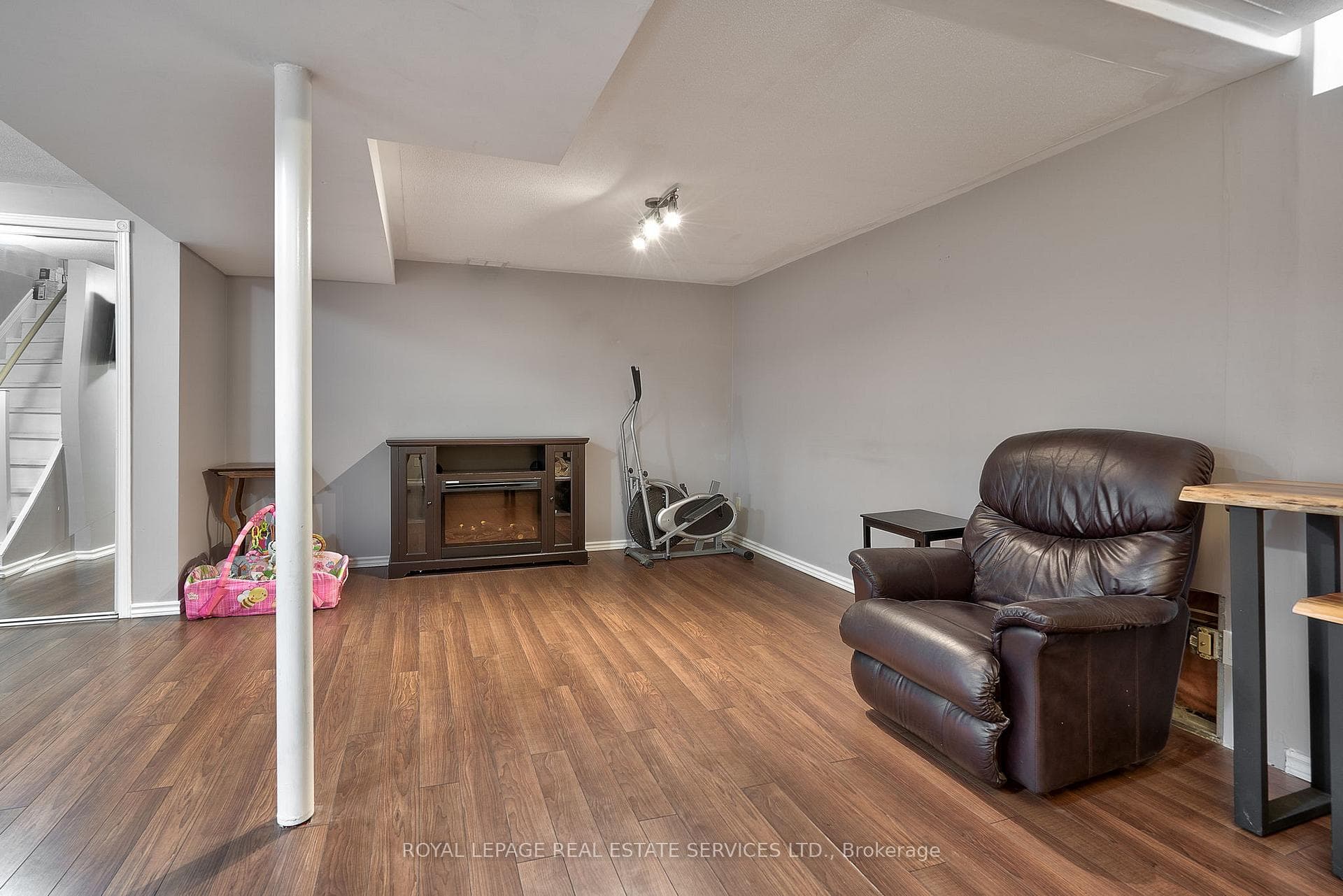 131 Cove Crescent photo 29