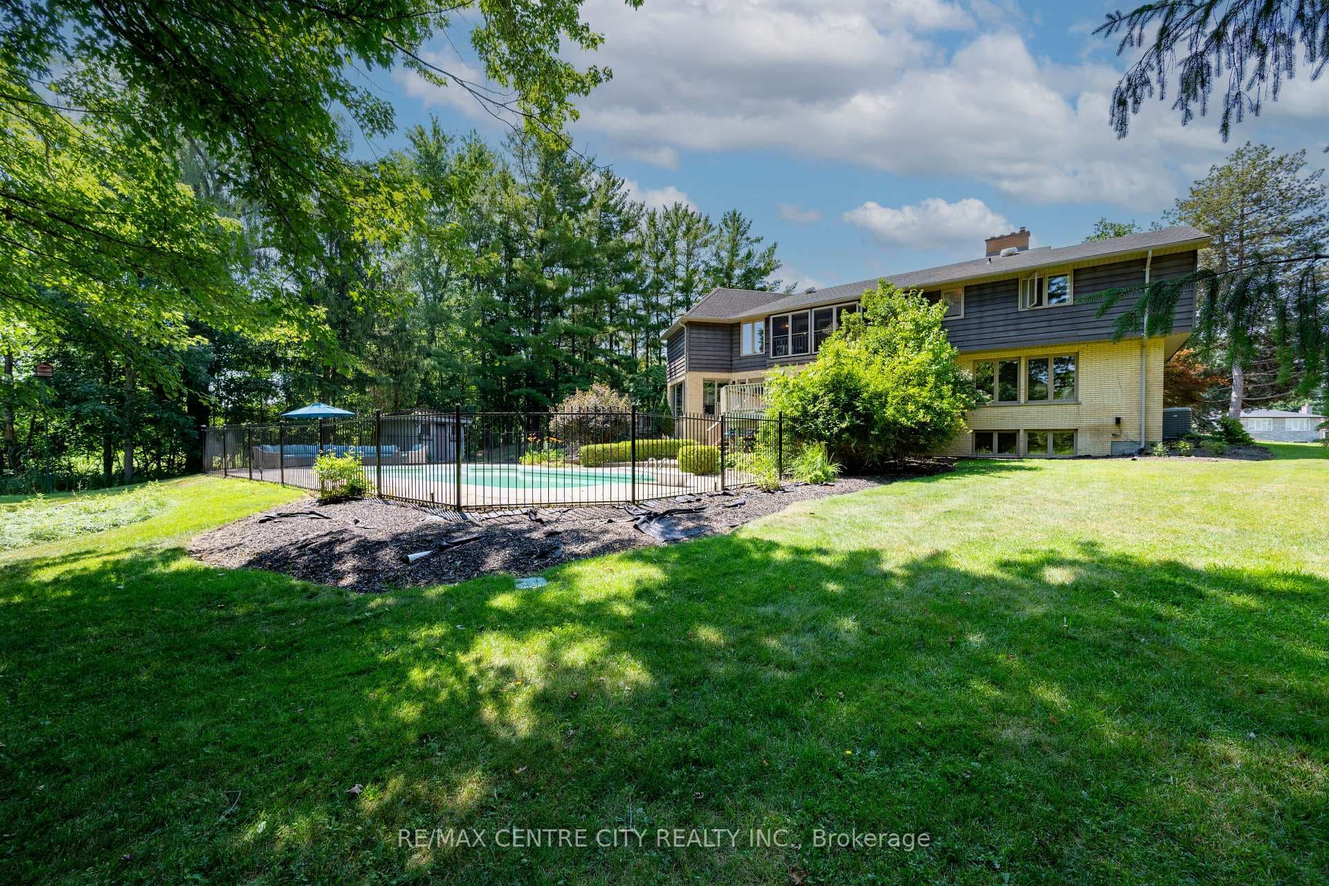 255 MILL POND Crescent photo 45