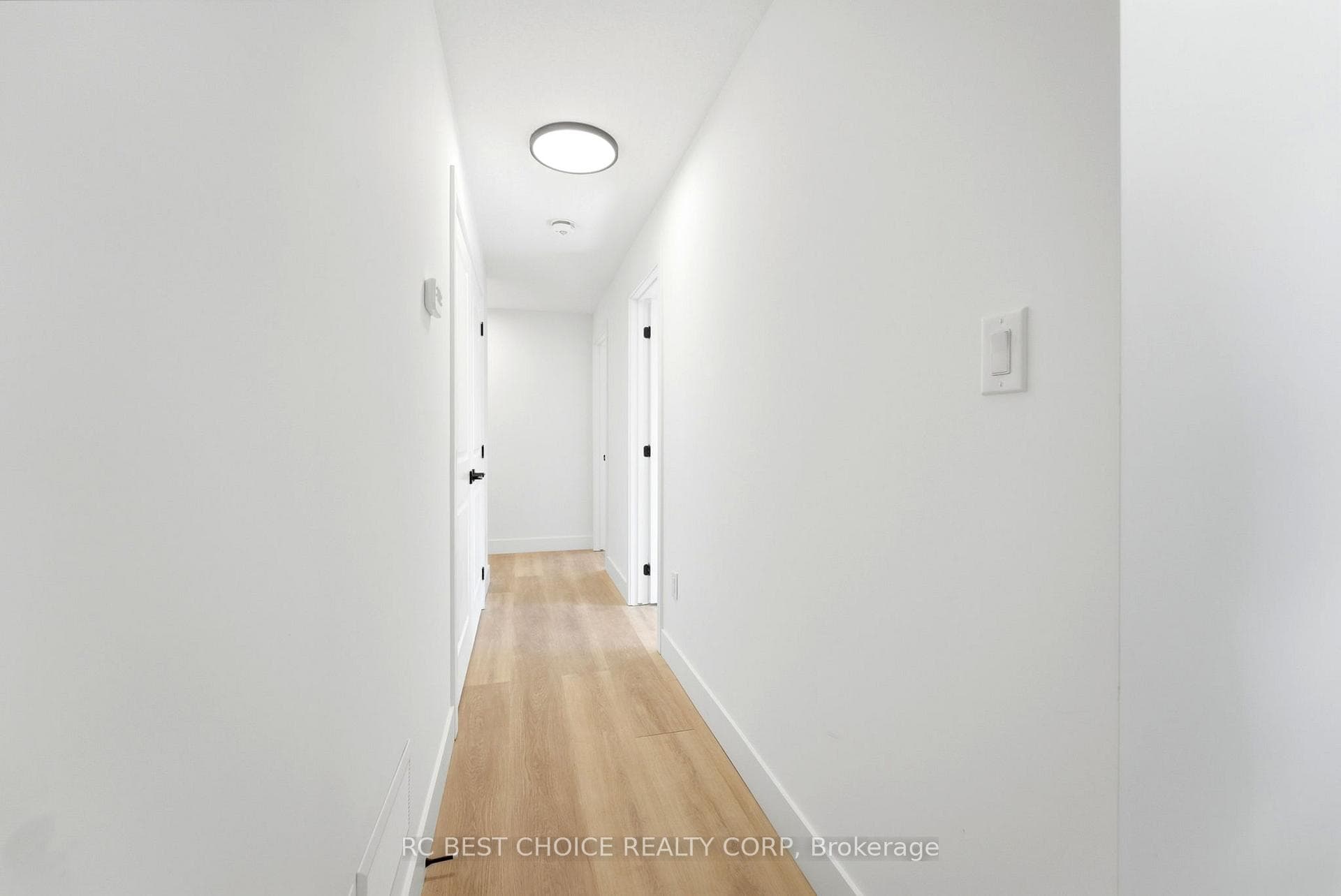 108 BRISCOE Street photo 4